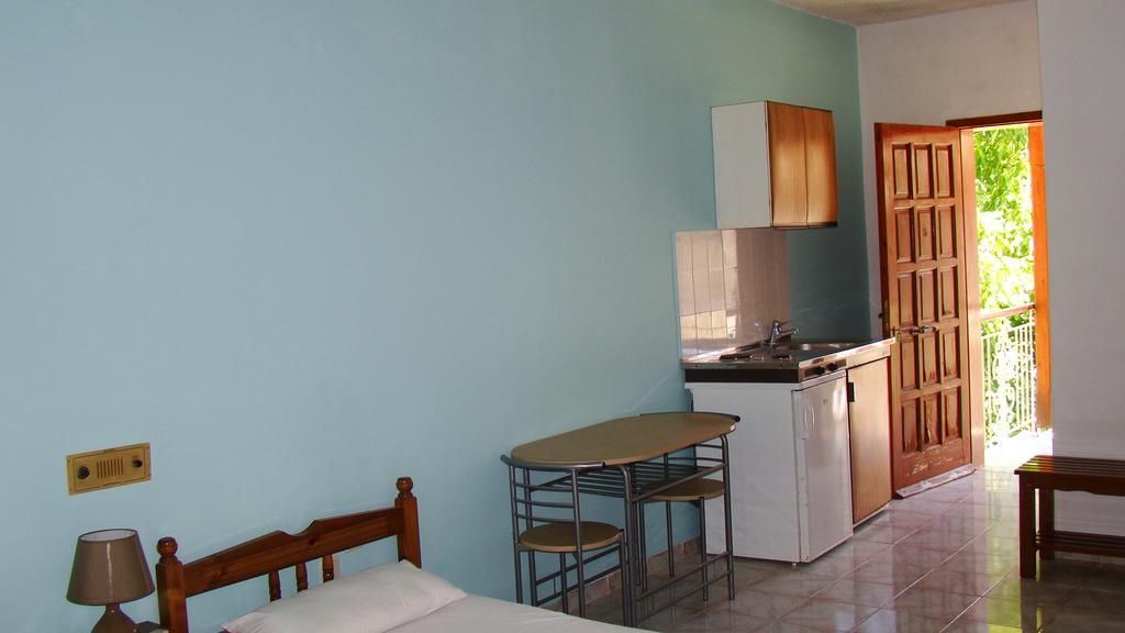 Ferienwohnung Kristi Poros  Zimmer foto